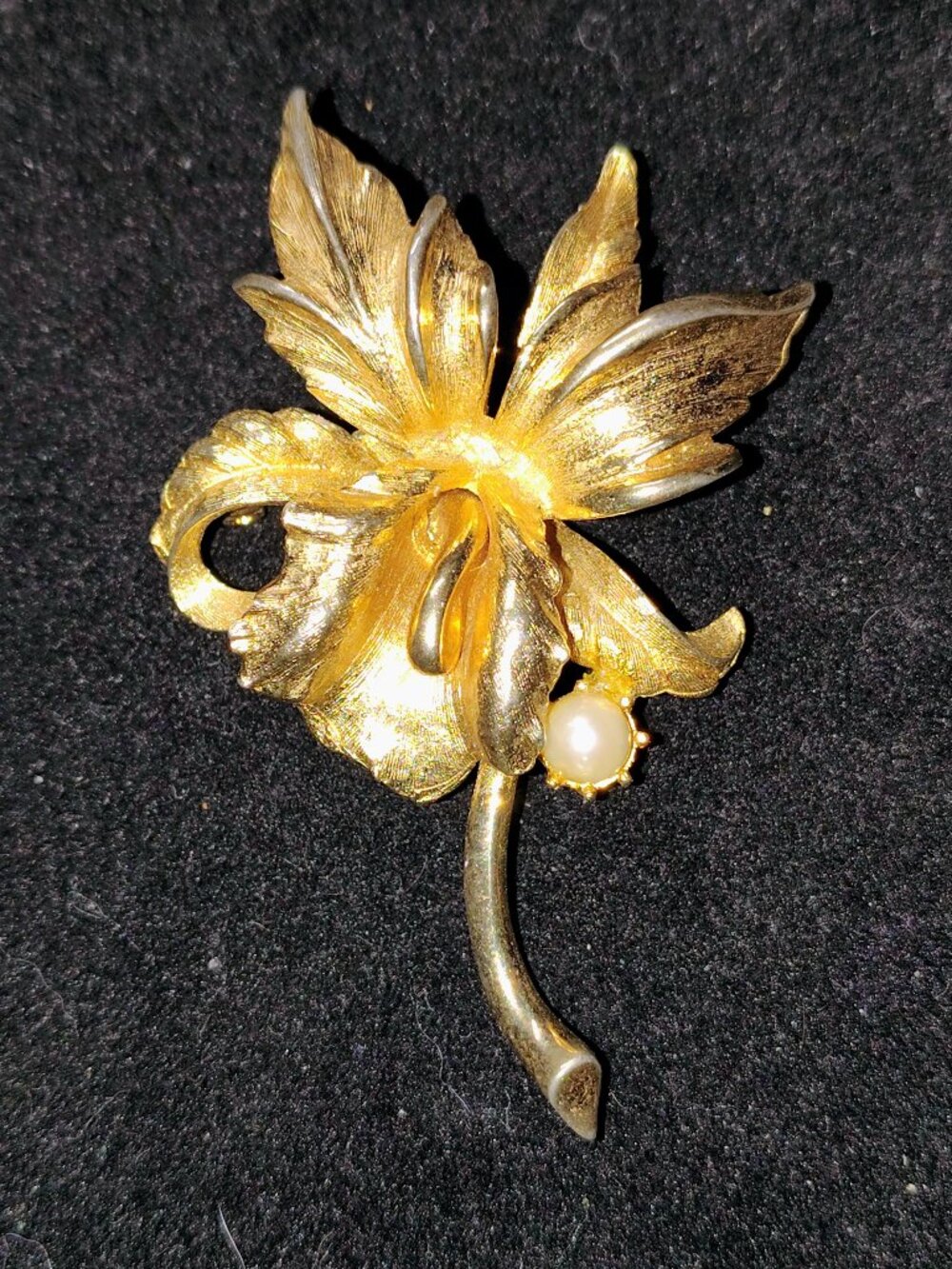 Vintage Gold‑Tone Orchid Brooch – LERCON Marked – Textured Petals & Pearl Accent